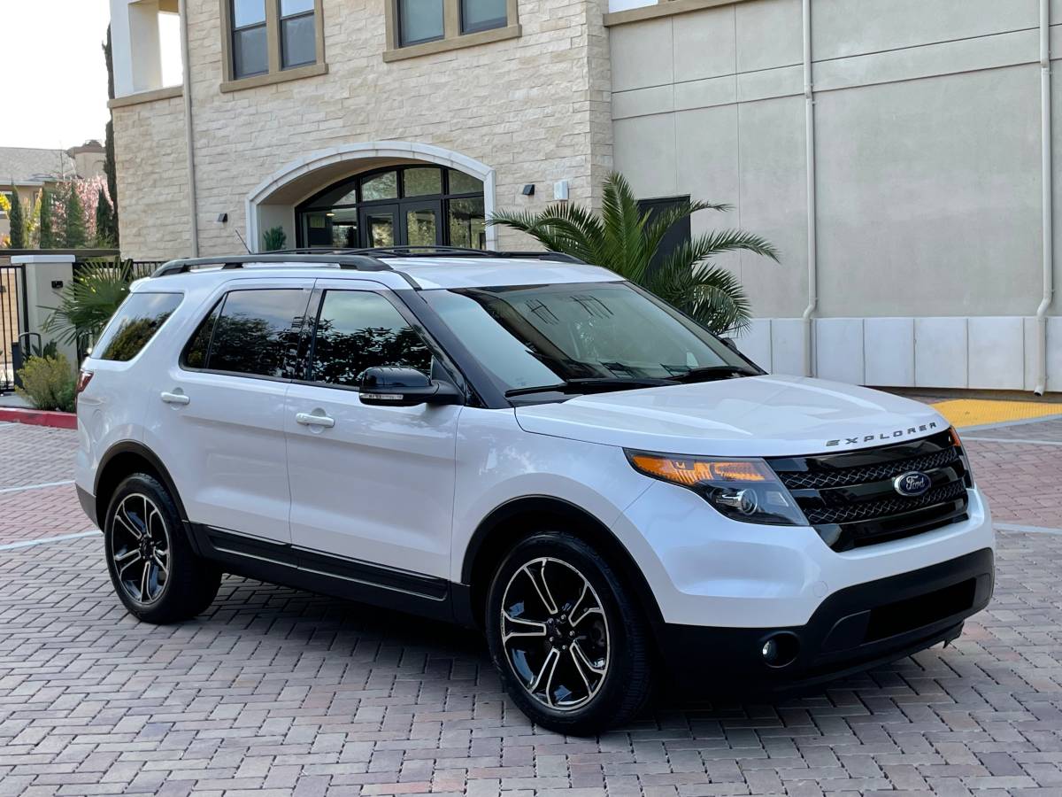 2015 Ford Explorer Sport Suv